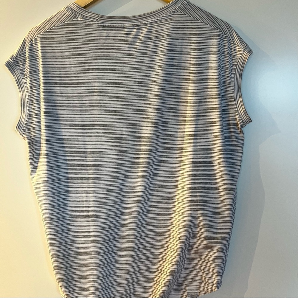 Athleta Cloudlight Stratus Striped Tee – Grey – Size M - Picture 5 of 6